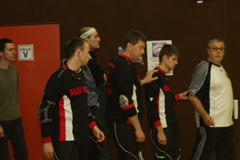 Bild zeigt das Team ABSV Wien 1 beim Betreten des Spielfelds