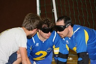 Bild zeigt das Team Trento samt Trainer beim Timeout aus dem Spielfeld