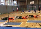 Bild zeigt unser Team gegen Tirol 1 während einer Ballabwehr liegend