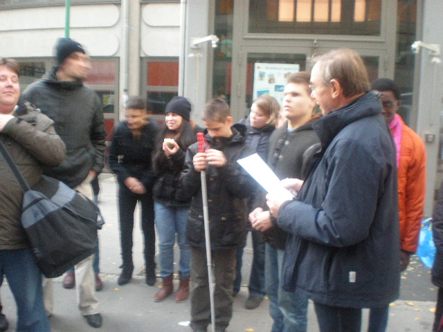 PB120100.JPG